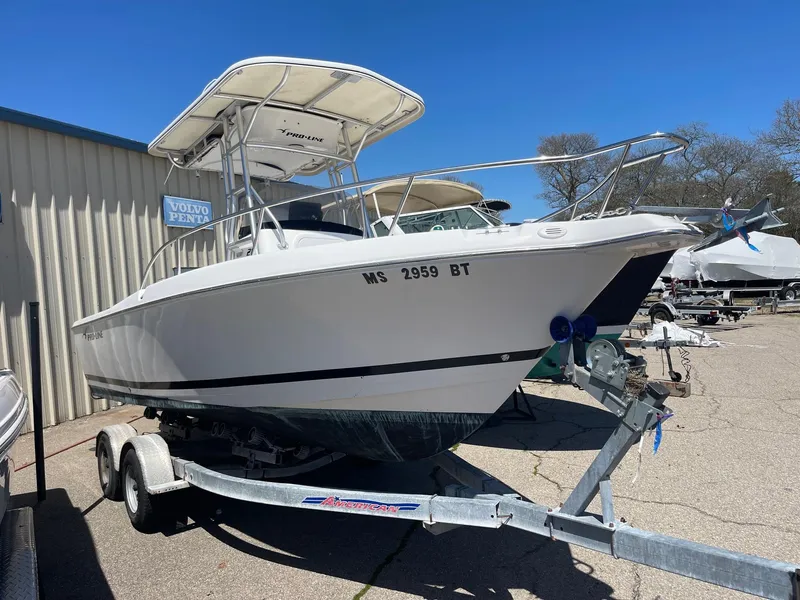 Slide: The Image of 2007 Pro-Line 21 Sport boat on trailer, parked outdoors under clear blue sky. - 1