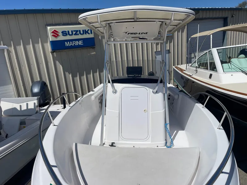 Slide: The Image of 2007 Pro-Line 21 Sport boat displayed at Suzuki Marine dealership. - 3