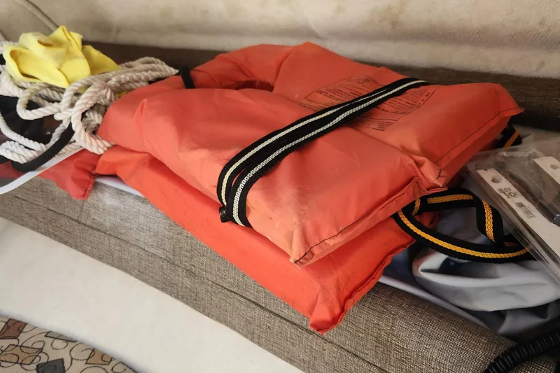Slide: The Image of Orange life jackets and ropes on a 2001 Sea Ray 215 boat. - 19