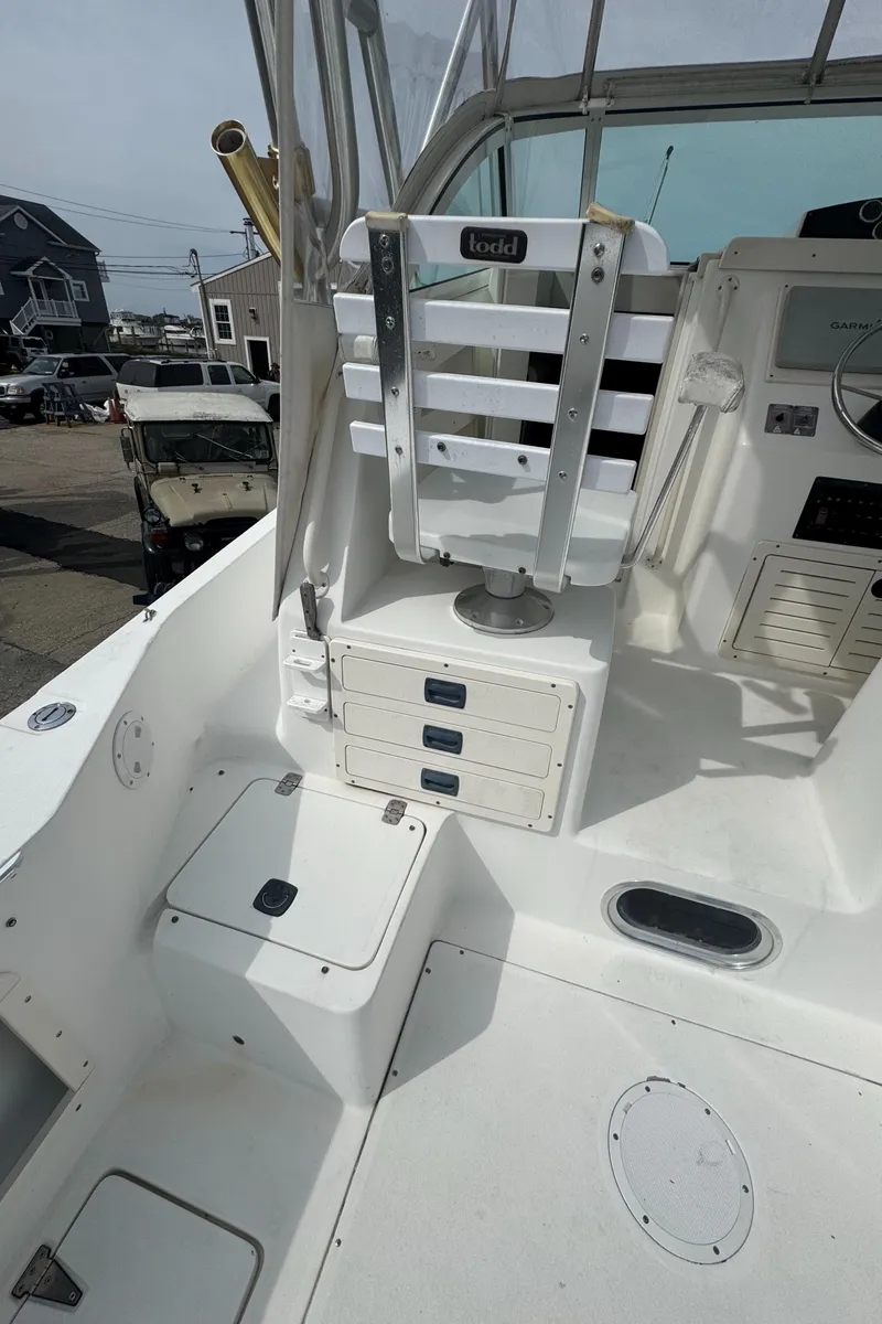 Slide: The Image of 2001 Mako 293 Walkaround boat interior with seating and storage compartments. - 6