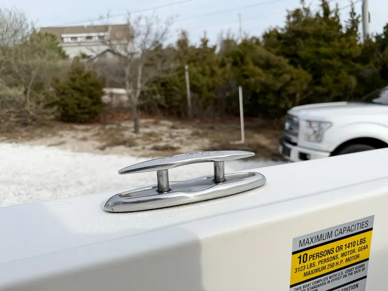 Slide: The Image of Boat cleat on a 2019 Parker 23 Special Edition, with capacity label visible. - 17