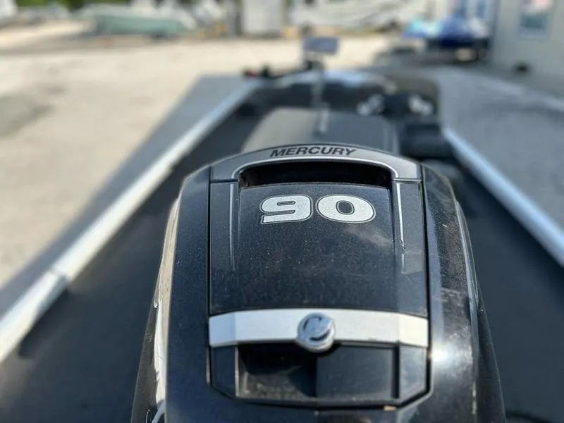 Slide: The Image of Mercury 90 horsepower outboard motor on Triton TC-17, 2007 model. - 7