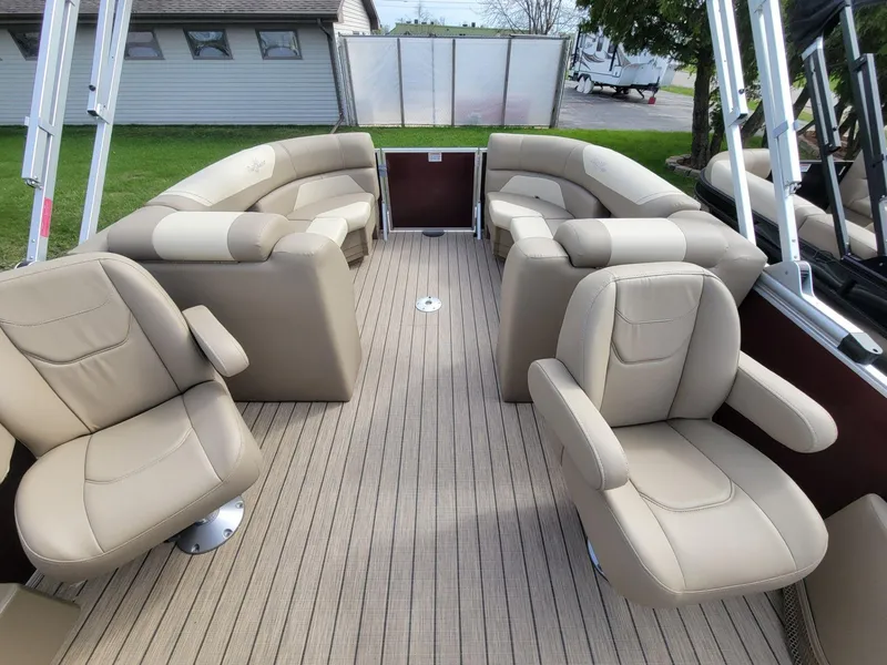 Slide: The Image of SunChaser Geneva Cruise 22 LR DH 2022 - 10