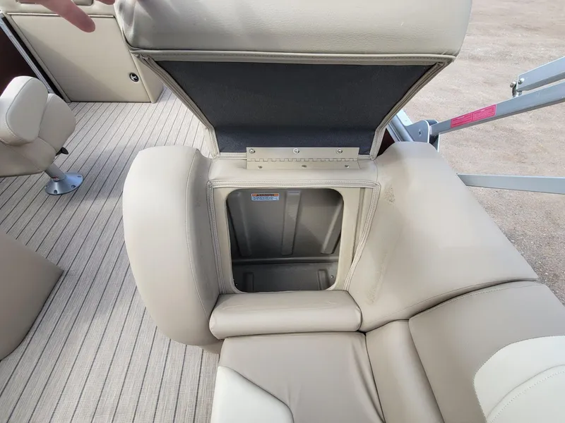 Slide: The Image of SunChaser Geneva Cruise 22 LR DH 2022 - 14