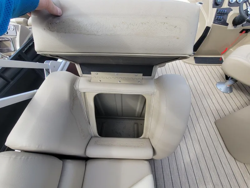 Slide: The Image of SunChaser Geneva Cruise 22 LR DH 2022 - 15