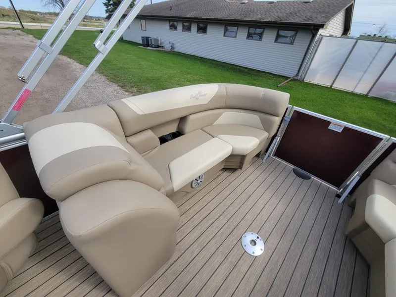 Slide: The Image of SunChaser Geneva Cruise 22 LR DH 2022 - 20