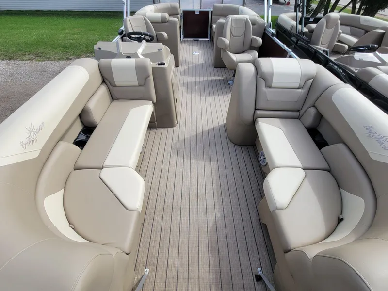 Slide: The Image of SunChaser Geneva Cruise 22 LR DH 2022 - 4