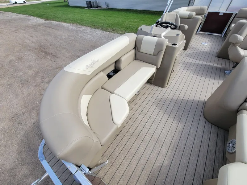 Slide: The Image of SunChaser Geneva Cruise 22 LR DH 2022 - 5