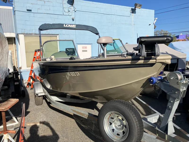 Slide: The Image of 2006 Lowe Fish & Ski FS175 boat on trailer, parked outdoors in sunny weather. - 0