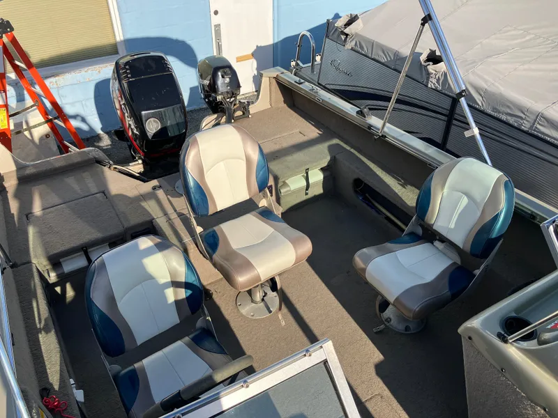 Slide: The Image of 2006 Lowe Fish & Ski FS175 boat interior with seating and motor, ideal for fishing and recreation. - 4