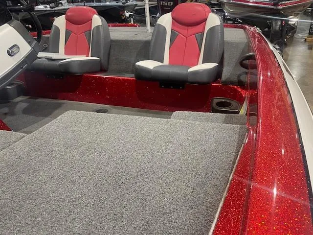 Slide: The Image of 2019 Skeeter ZX190 boat interior with red and gray seats, carpeted deck. - 7