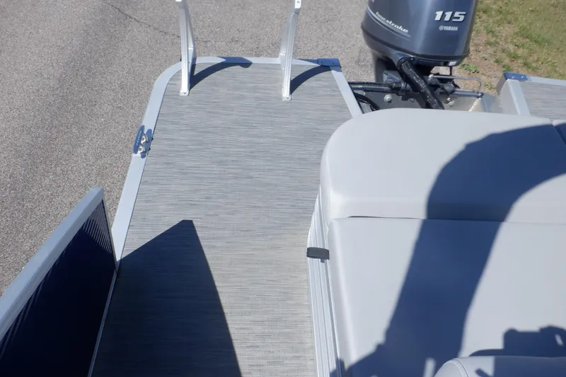 Slide: The Image of 2022 Bennington SX 22 Swingback boat deck with Yamaha 115 engine. - 28