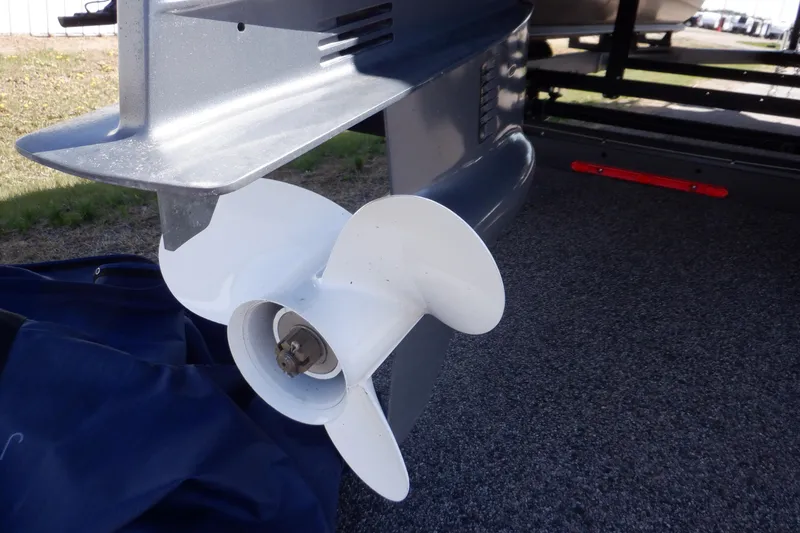 Slide: The Image of 2022 Bennington SX 22 Swingback boat propeller on display. - 35