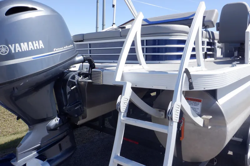 Slide: The Image of 2022 Bennington SX 22 Swingback pontoon boat with Yamaha outboard motor and boarding ladder. - 36