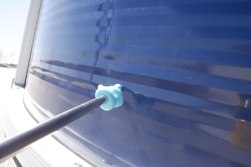 Slide: The Image of Close-up of a 2022 Bennington SX 22 Swingback boat exterior detail. - 43