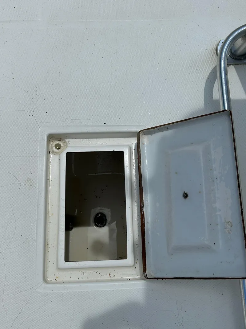 Slide: The Image of Open storage compartment on 2000 Regulator 23' Center Console boat. - 17
