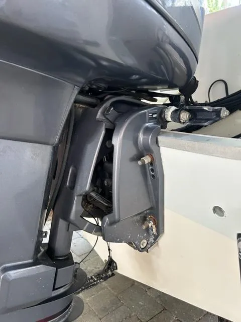 Slide: The Image of Outboard motor of 2000 Regulator 23' Center Console boat, close-up view. - 25
