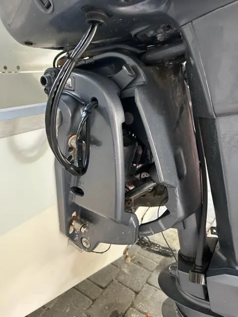 Slide: The Image of Outboard motor detail of 2000 Regulator 23' Center Console boat. - 26