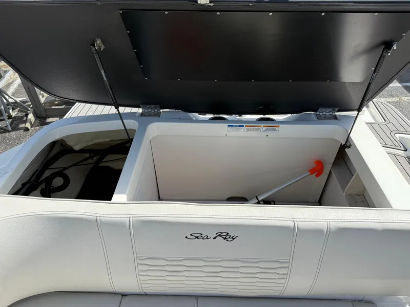 Slide: The Image of Sea Ray SPX 210 Outboard 2023 - 10