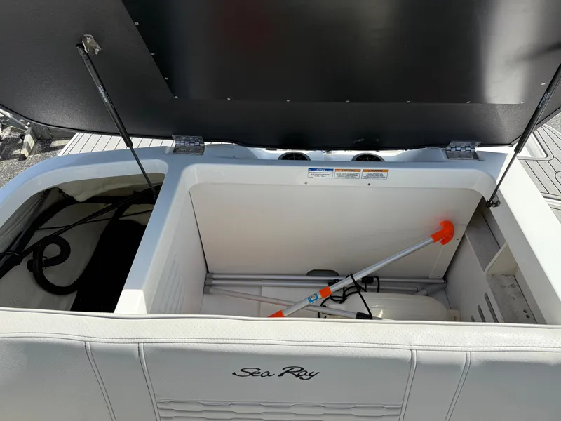 Slide: The Image of Sea Ray SPX 210 Outboard 2023 - 11