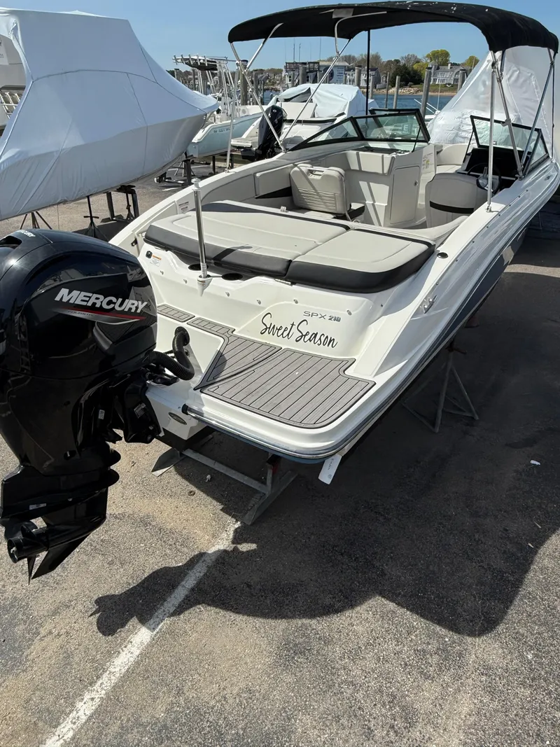Slide: The Image of Sea Ray SPX 210 Outboard 2023 - 5