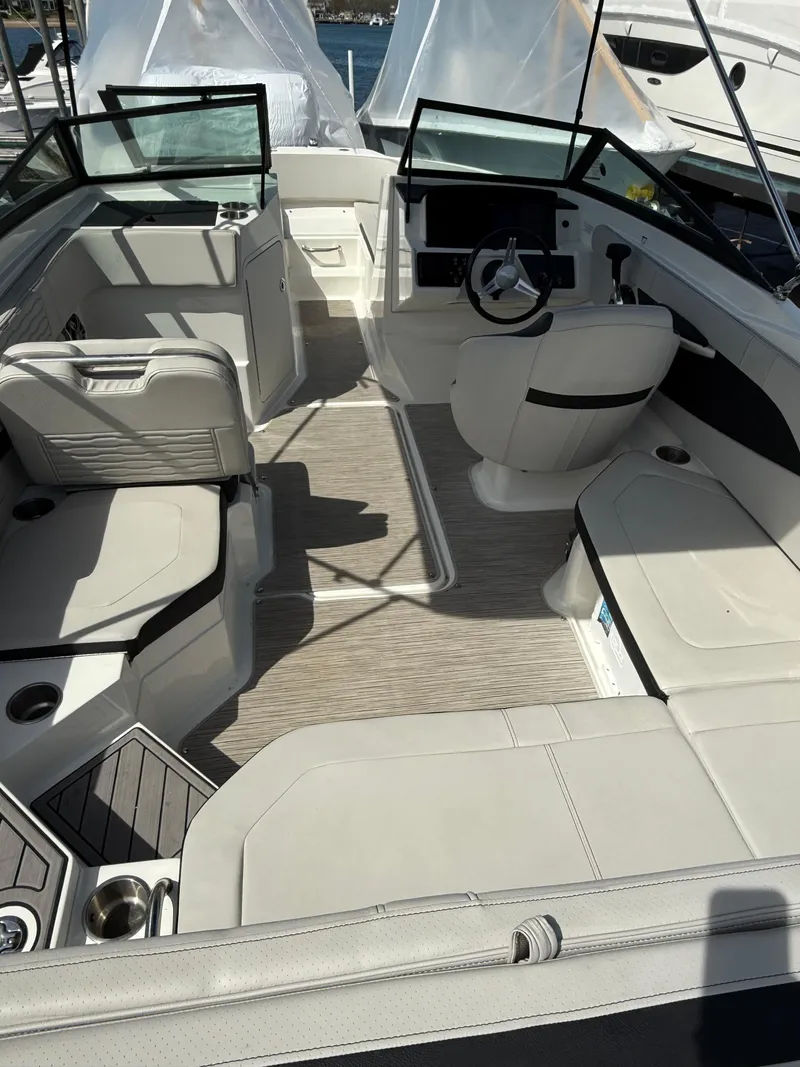 Slide: The Image of Sea Ray SPX 210 Outboard 2023 - 6