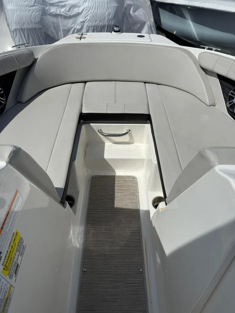 Slide: The Image of Sea Ray SPX 210 Outboard 2023 - 7