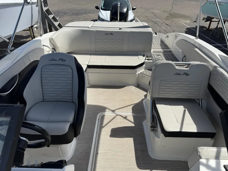 Slide: The Image of Sea Ray SPX 210 Outboard 2023 - 8