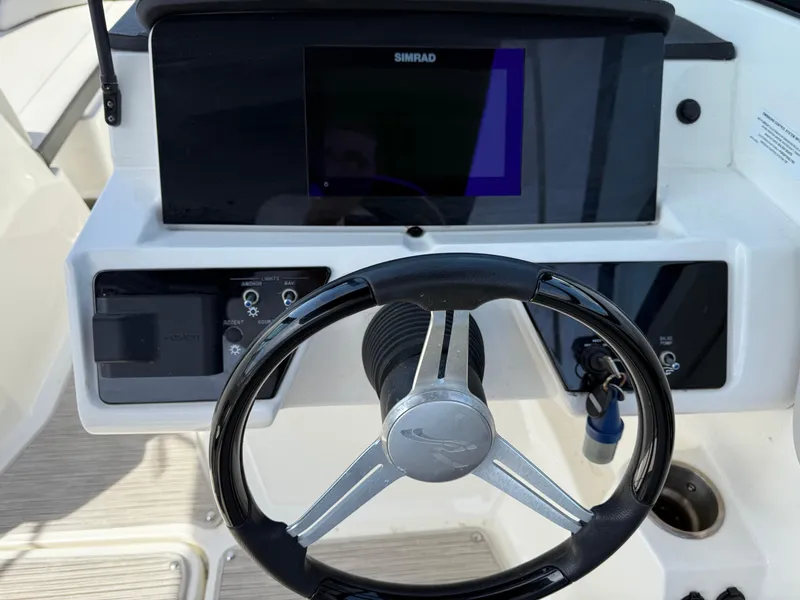 Slide: The Image of Sea Ray SPX 210 Outboard 2023 - 9