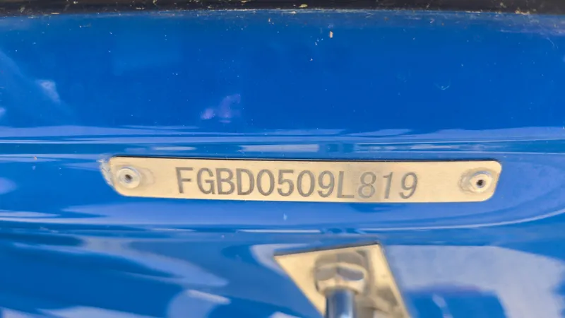 Slide: The Image of 2019 Chaparral 21 H2O Sport boat with visible hull identification number. - 46