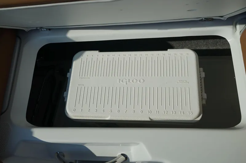 Slide: The Image of 2023 Four Winns H2 Surf boat storage with Igloo cooler inside. - 19