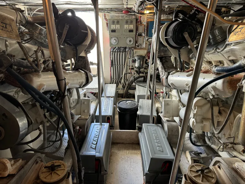 Slide: The Image of Bertram 54 Convertible 1986 - 101