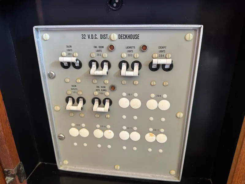 Slide: The Image of Bertram 54 Convertible 1986 - 66