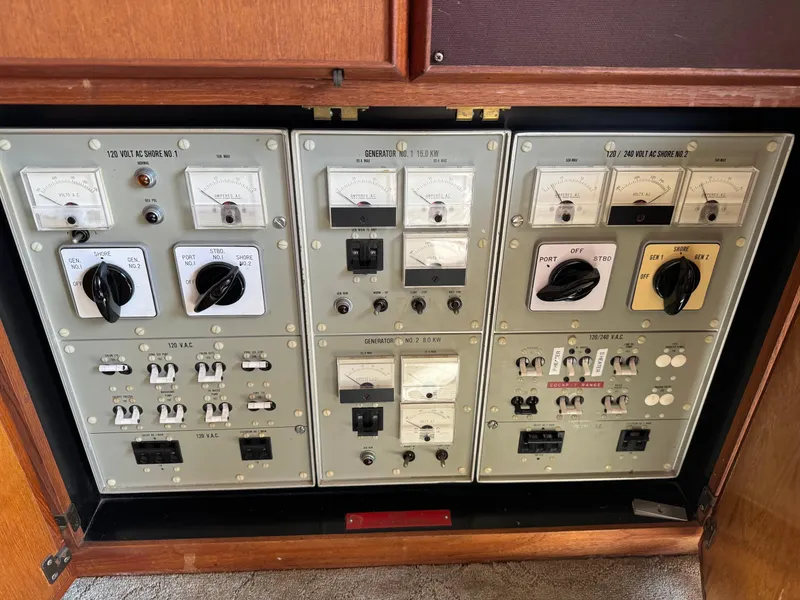 Slide: The Image of Bertram 54 Convertible 1986 - 67