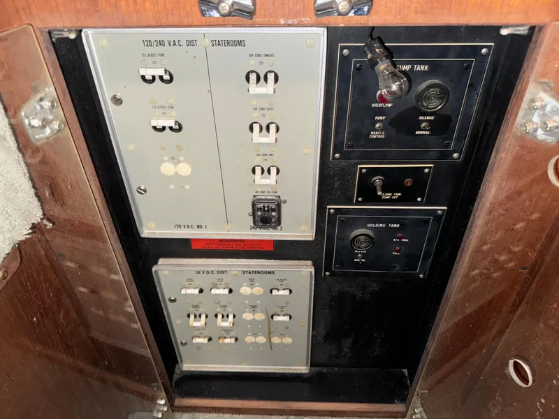 Slide: The Image of Bertram 54 Convertible 1986 - 68