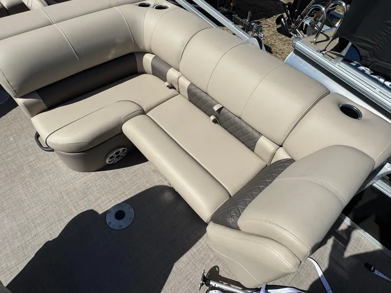Slide: The Image of Luxurious seating on 2023 Sun Tracker SportFish 22 XP3 pontoon boat. - 11