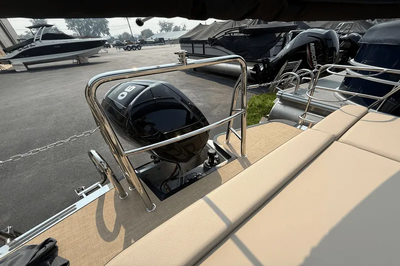 Slide: The Image of Harris Cruiser 210 2024 - 20