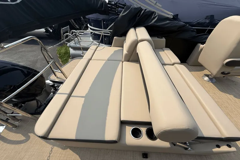Slide: The Image of Harris Cruiser 210 2024 - 17