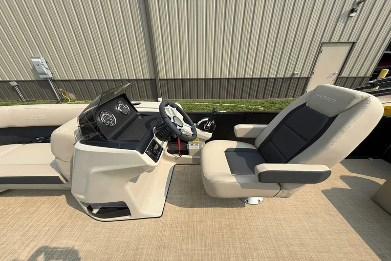 Slide: The Image of Harris Cruiser 210 2024 - 10