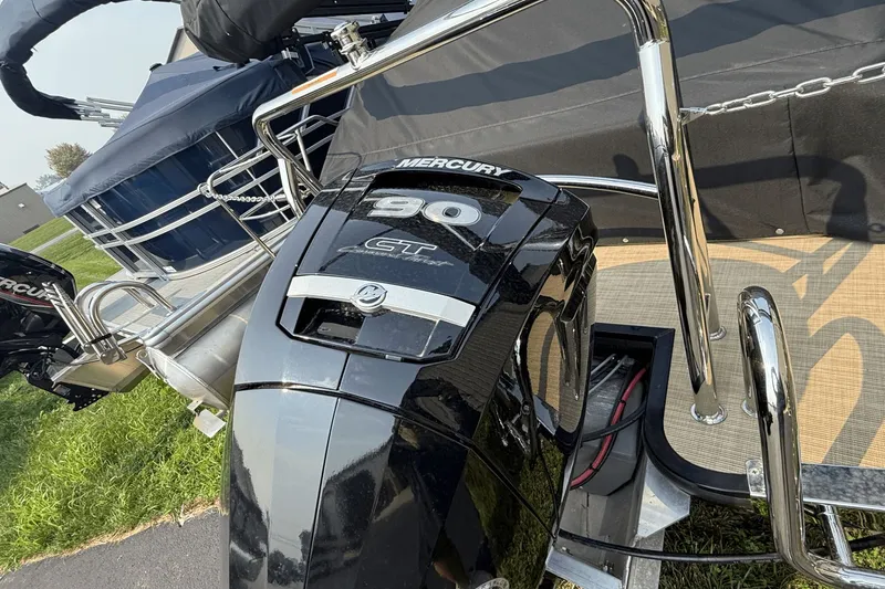 Slide: The Image of Harris Cruiser 210 2024 - 2