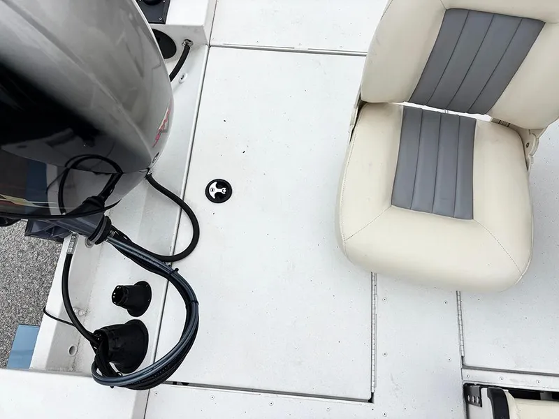 Slide: The Image of 2023 G3 Bay 18 GX boat interior with motor and seat. - 29