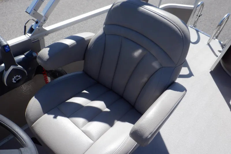 Slide: The Image of 2009 Premier 225 Sunsation LTD boat seat, gray leather, comfortable design. - 31