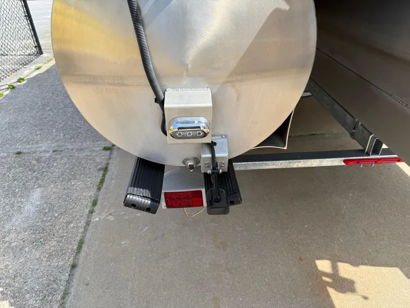 Slide: The Image of Rear view of 2023 Veranda VTX 22RC pontoon boat on trailer. - 20