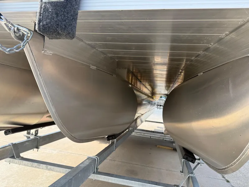 Slide: The Image of Underneath view of 2023 Veranda VTX 22RC pontoon boat on trailer. - 24