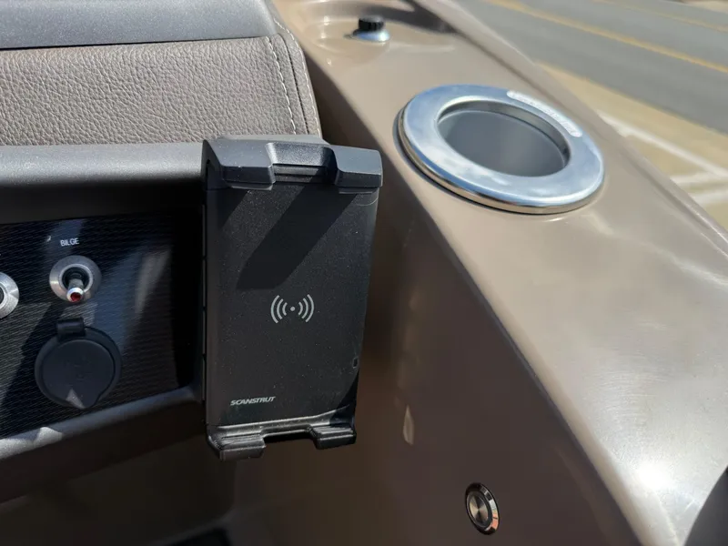 Slide: The Image of 2023 Veranda VTX 22RC dashboard with phone holder and cup holder. - 44