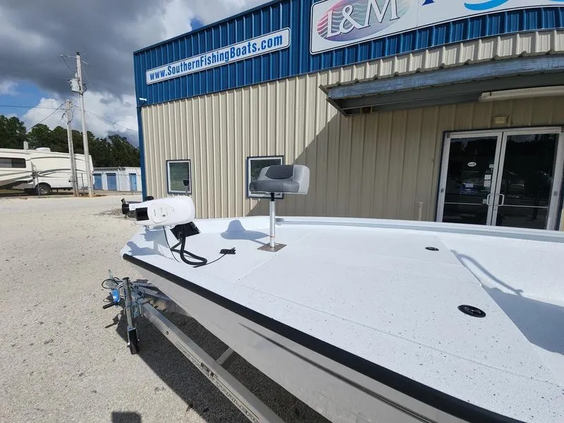 Slide: The Image of 2025 Xpress H210 BAY boat outside Southern Fishing Boats dealership. - 7