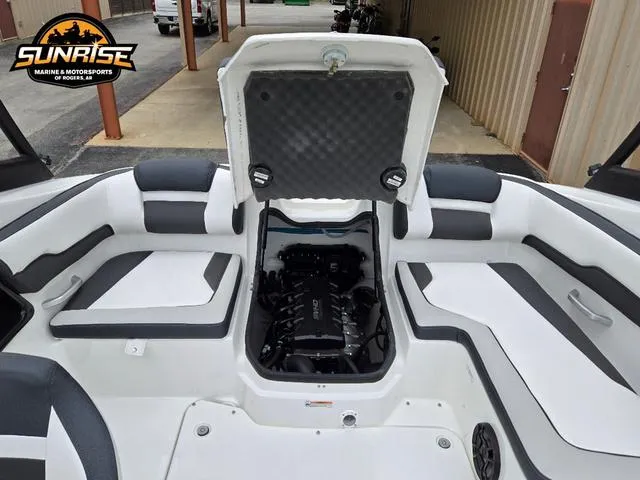 Slide: The Image of Yamaha AR 195 2025 - 16