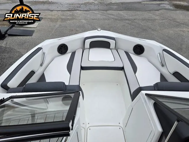 Slide: The Image of Yamaha AR 195 2025 - 18