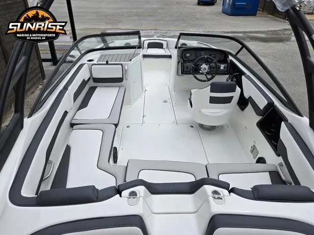 Slide: The Image of Yamaha AR 195 2025 - 25