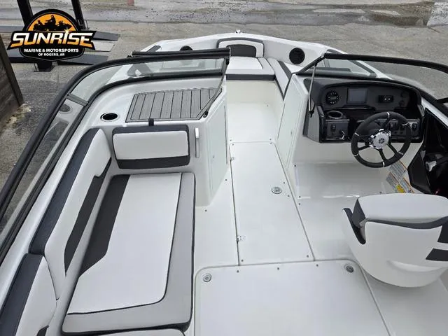 Slide: The Image of Yamaha AR 195 2025 - 3